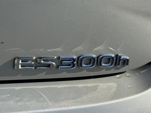 Used 2020 Lexus ES 300h w/ Premium Package image 37