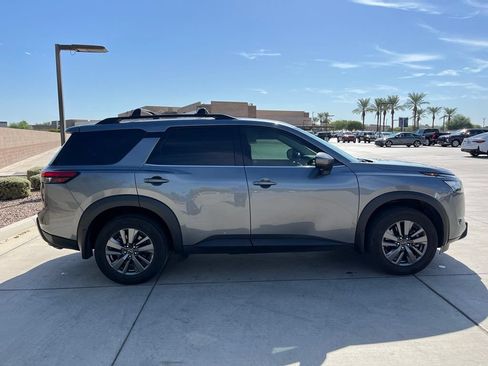 Used 2024 Nissan Pathfinder SV FWD image 9
