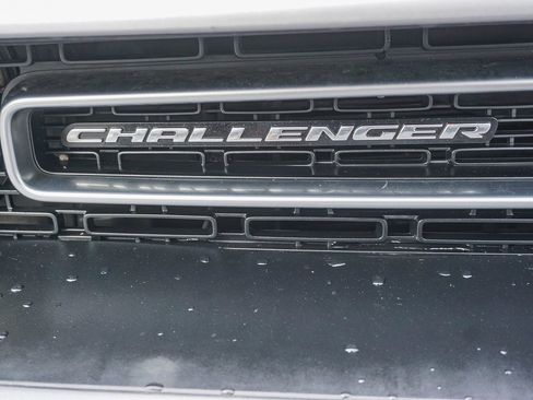 Used 2016 Dodge Challenger SXT image 11