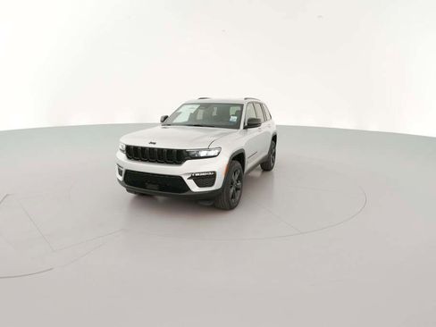 New 2025 Jeep Grand Cherokee Limited w/ Black Appearance Package image 3