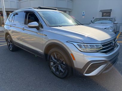 Used 2022 Volkswagen Tiguan SE w/ Panoramic Sunroof Package
