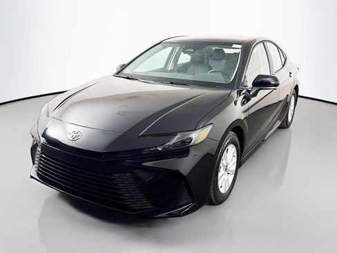 Used 2026 Toyota Camry LE image 4