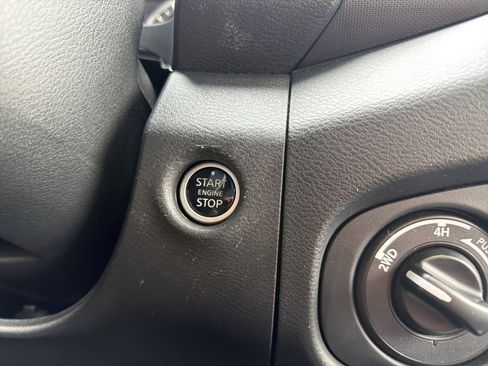 Used 2024 Nissan Frontier SV w/ SV Convenience Package image 17