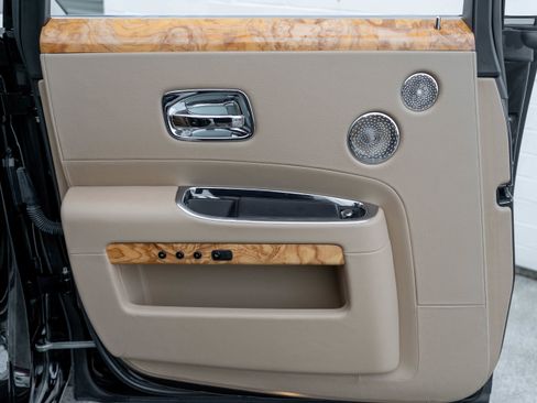 Used 2017 Rolls-Royce Ghost image 42