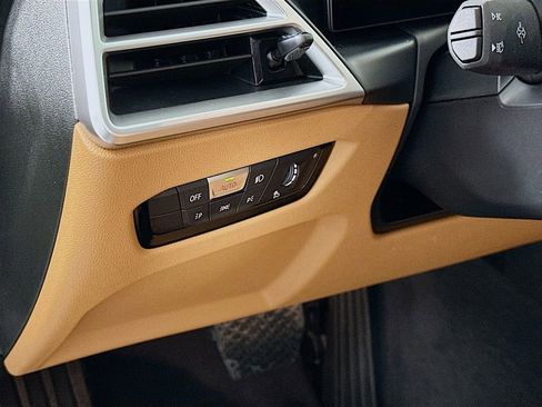 Used 2025 BMW 330i Sedan w/ Convenience Package image 10