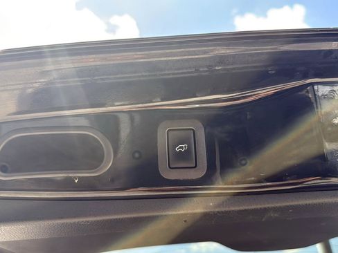 Used 2015 Toyota Highlander XLE FWD image 9