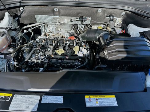 Used 2024 Volkswagen Atlas SE image 32