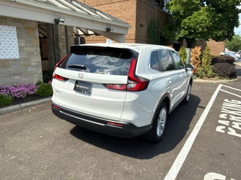 Used 2024 Honda CR-V EX image 8