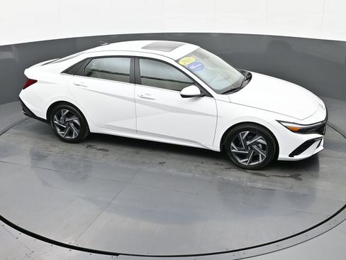 Certified 2025 Hyundai Elantra SEL image 36