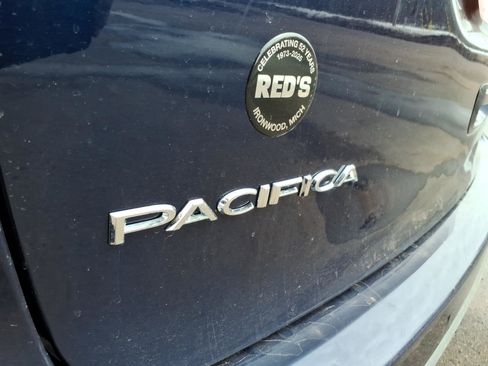 Used 2017 Chrysler Pacifica Touring-L Plus image 4