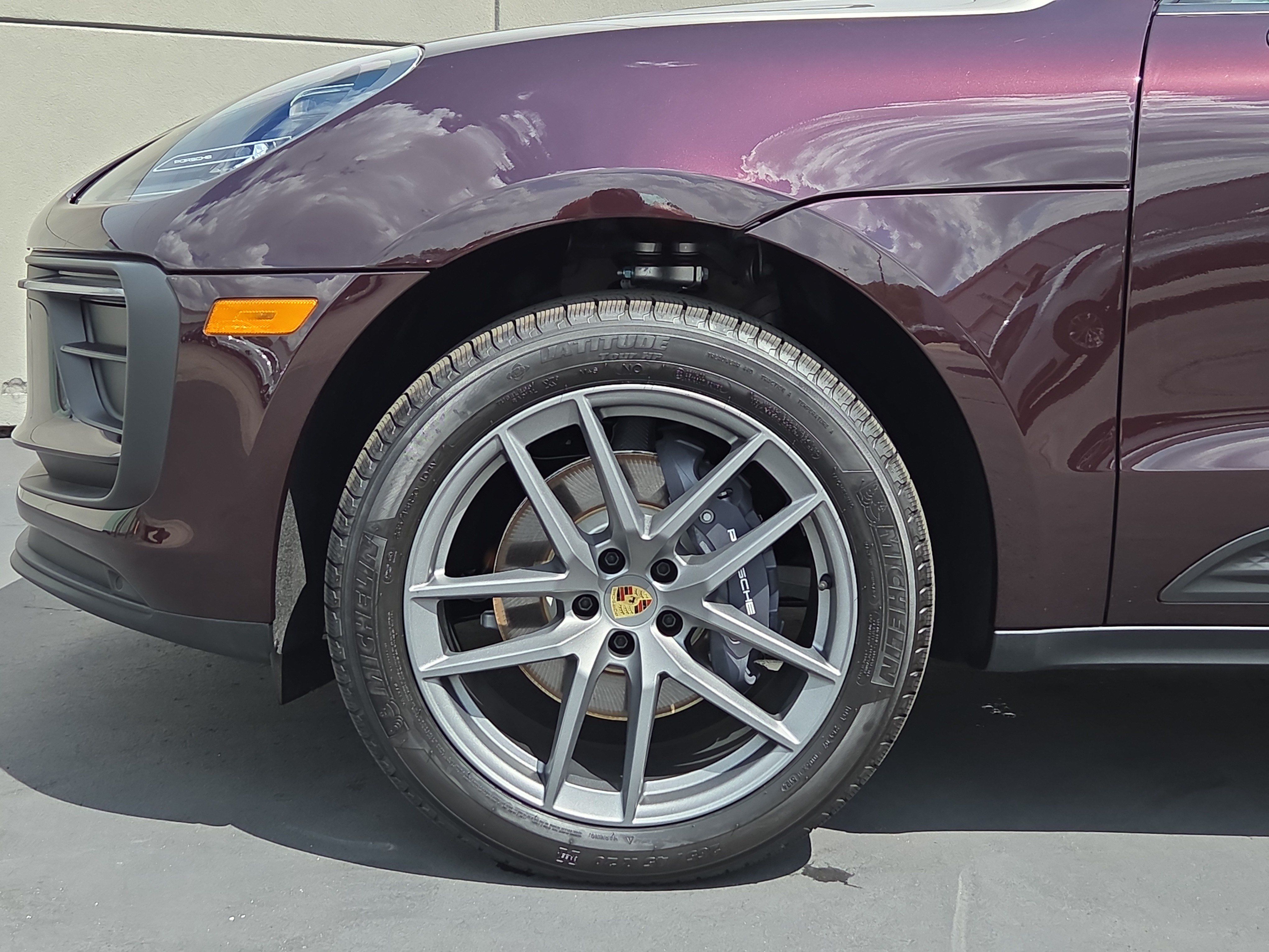 Certified 2025 Porsche Macan AWD/4WD image 11