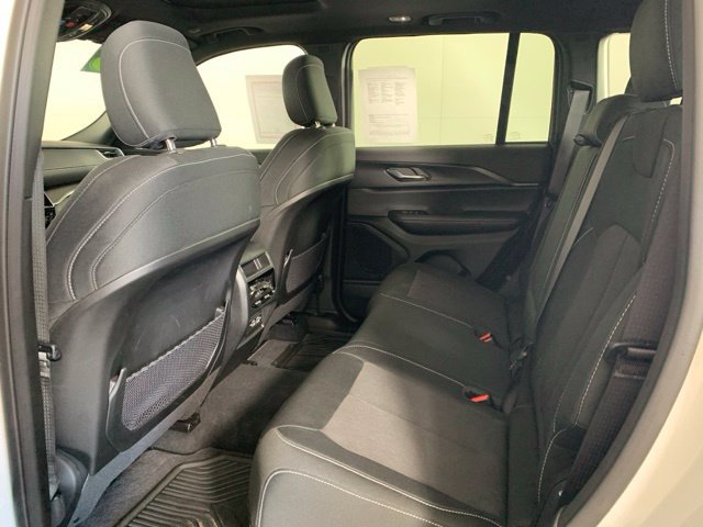 Used 2025 Jeep Grand Cherokee Laredo X w/ Luxury Tech Group I AWD/4WD image 6