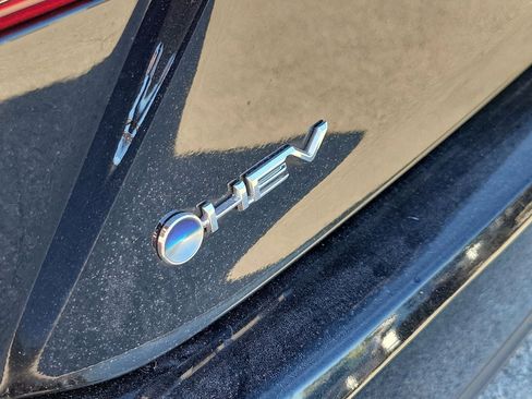 Used 2025 Toyota Camry LE image 7