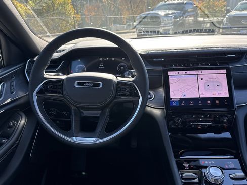 New 2025 Jeep Grand Cherokee Overland w/ Luxury Tech Group IV AWD/4WD image 27
