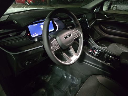 New 2026 Jeep Grand Cherokee Altitude image 17