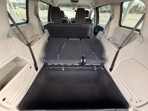 Used 2019 Dodge Grand Caravan SE image 18