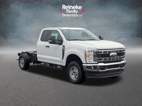New 2026 Ford F350 XL w/ XL Chrome Package AWD/4WD image 3