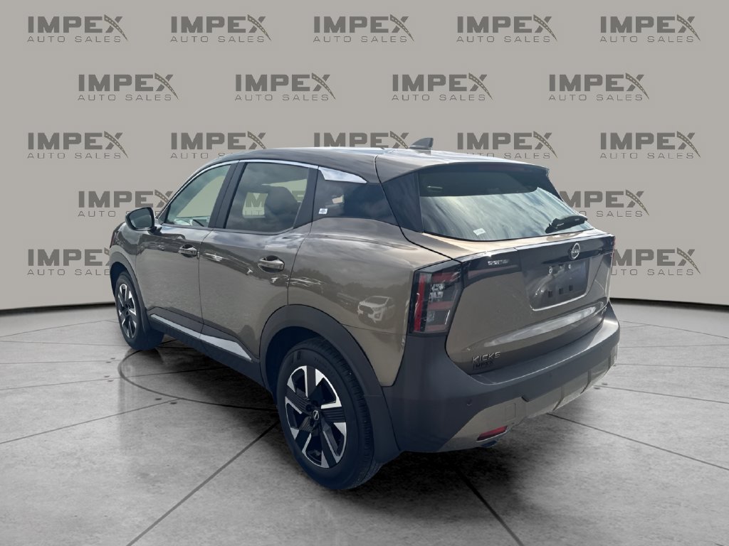 Used 2025 Nissan Kicks SV AWD/4WD image 2