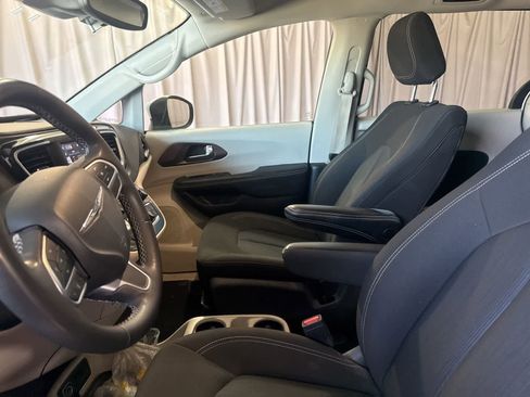Used 2023 Chrysler Voyager LX FWD image 20