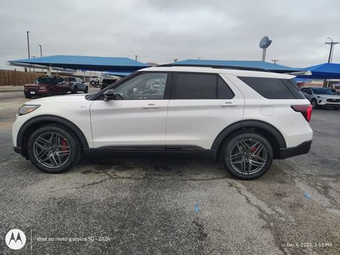 New 2026 Ford Explorer ST-Line w/ ST-Line Street Pack image 4
