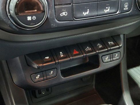 Used 2019 Chevrolet Colorado Z71 AWD/4WD image 25