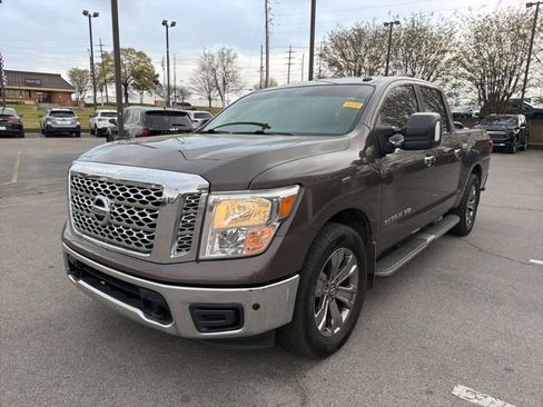 Used 2019 Nissan Titan SV w/ SV Convenience Package image 8