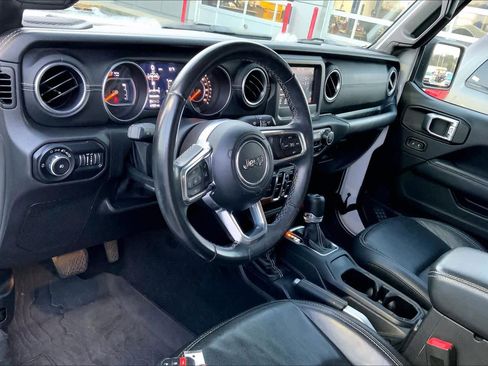 Used 2018 Jeep Wrangler Unlimited Sahara w/ Safety Group image 17