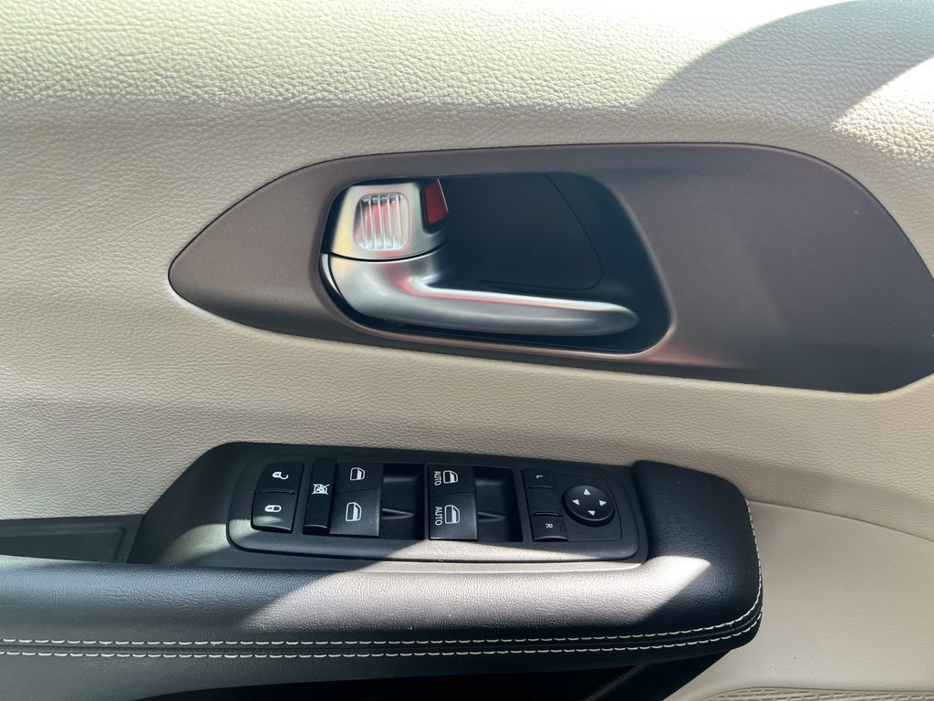 Used 2023 Chrysler Voyager LX FWD image 15