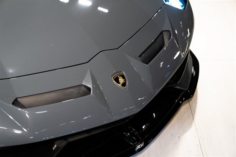 Used 2020 Lamborghini Aventador SVJ AWD/4WD image 21