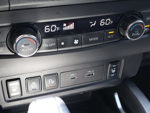 Used 2024 Nissan Frontier SL w/ Technology Package RWD image 25