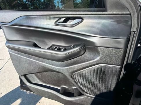 Used 2025 Jeep Grand Cherokee Laredo X w/ Luxury Tech Group I AWD/4WD image 18