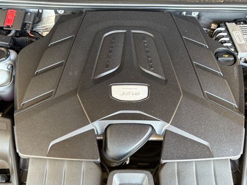 Used 2023 Porsche Cayenne Coupe AWD/4WD image 42