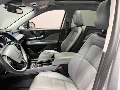 Used 2021 Lincoln Corsair AWD w/ Premium Package image 16