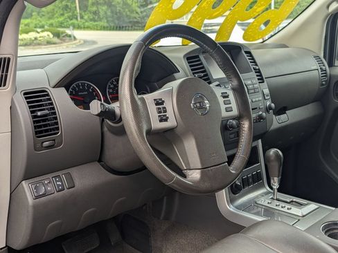 Used 2009 Nissan Pathfinder SE AWD/4WD image 9