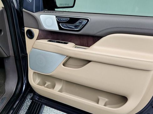 Used 2022 Lincoln Navigator Reserve image 26