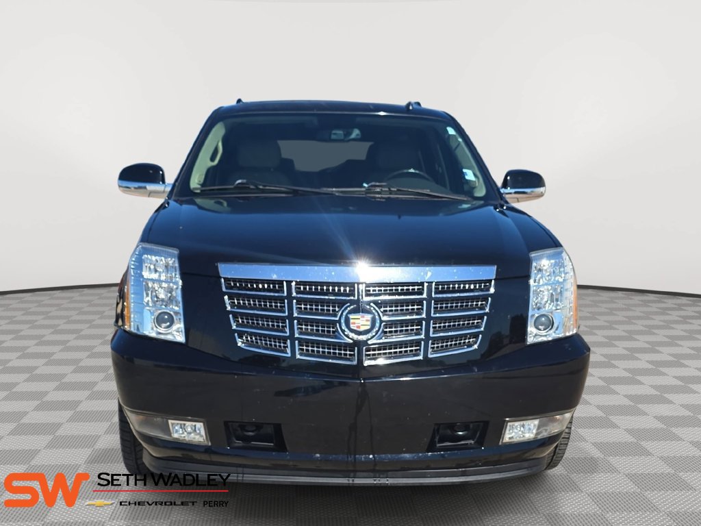 Used 2013 Cadillac Escalade Luxury AWD/4WD image 2