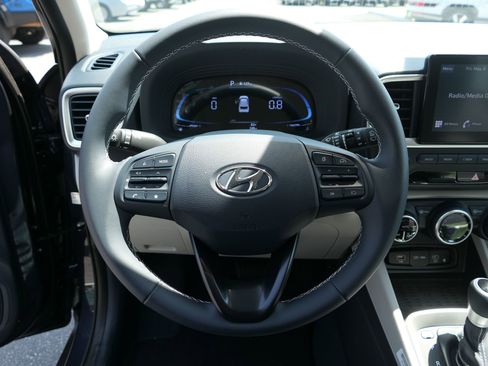Used 2026 Hyundai Venue SEL FWD image 17