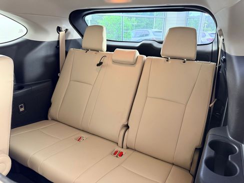 Used 2023 Toyota Highlander Platinum FWD image 20