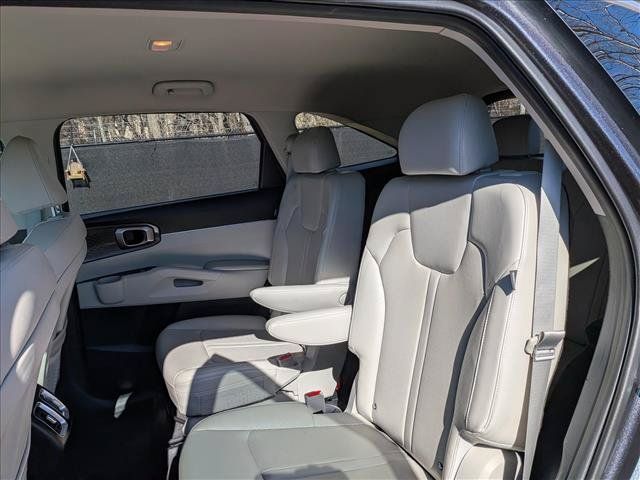 Used 2025 Kia Sorento EX FWD image 24