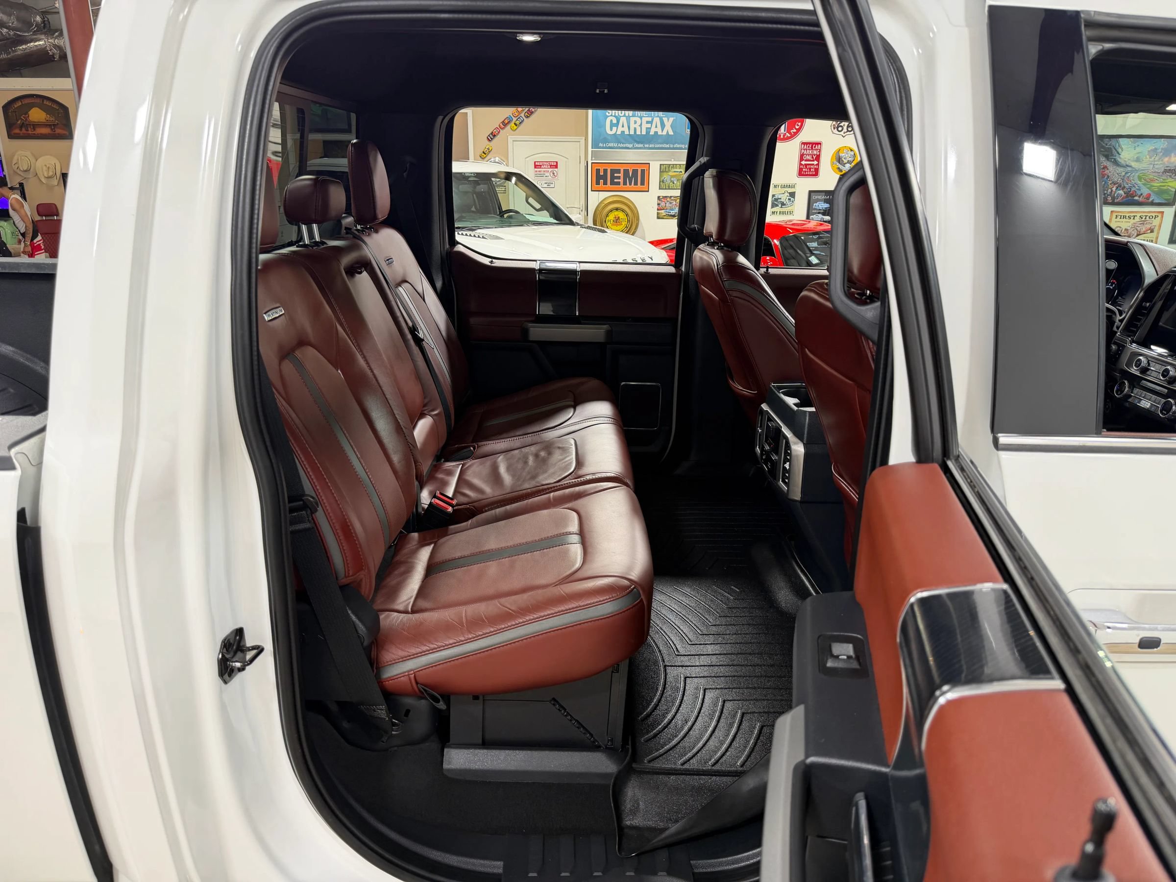 Used 2022 Ford F350 Platinum w/ FX4 Off-Road Package AWD/4WD image 19