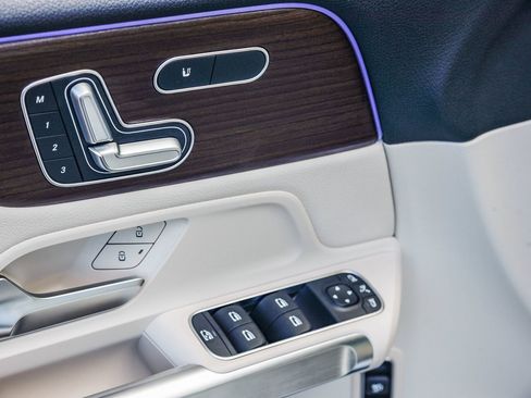 Used 2025 Mercedes-Benz EQB 250+ image 26