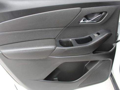 Used 2023 Chevrolet Traverse LT FWD image 13