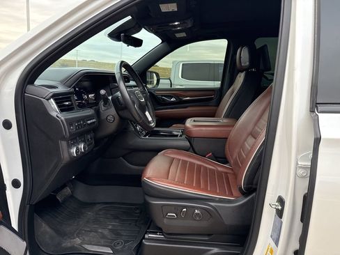 Used 2023 GMC Yukon XL Denali Ultimate image 11