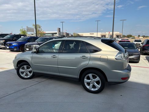 Used 2004 Lexus RX 330 w/ Premium Pkg FWD image 3