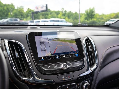 Used 2024 Chevrolet Equinox Premier FWD image 25