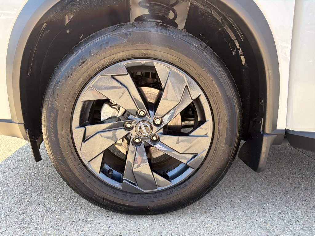 Certified 2026 Nissan Rogue SV FWD image 28