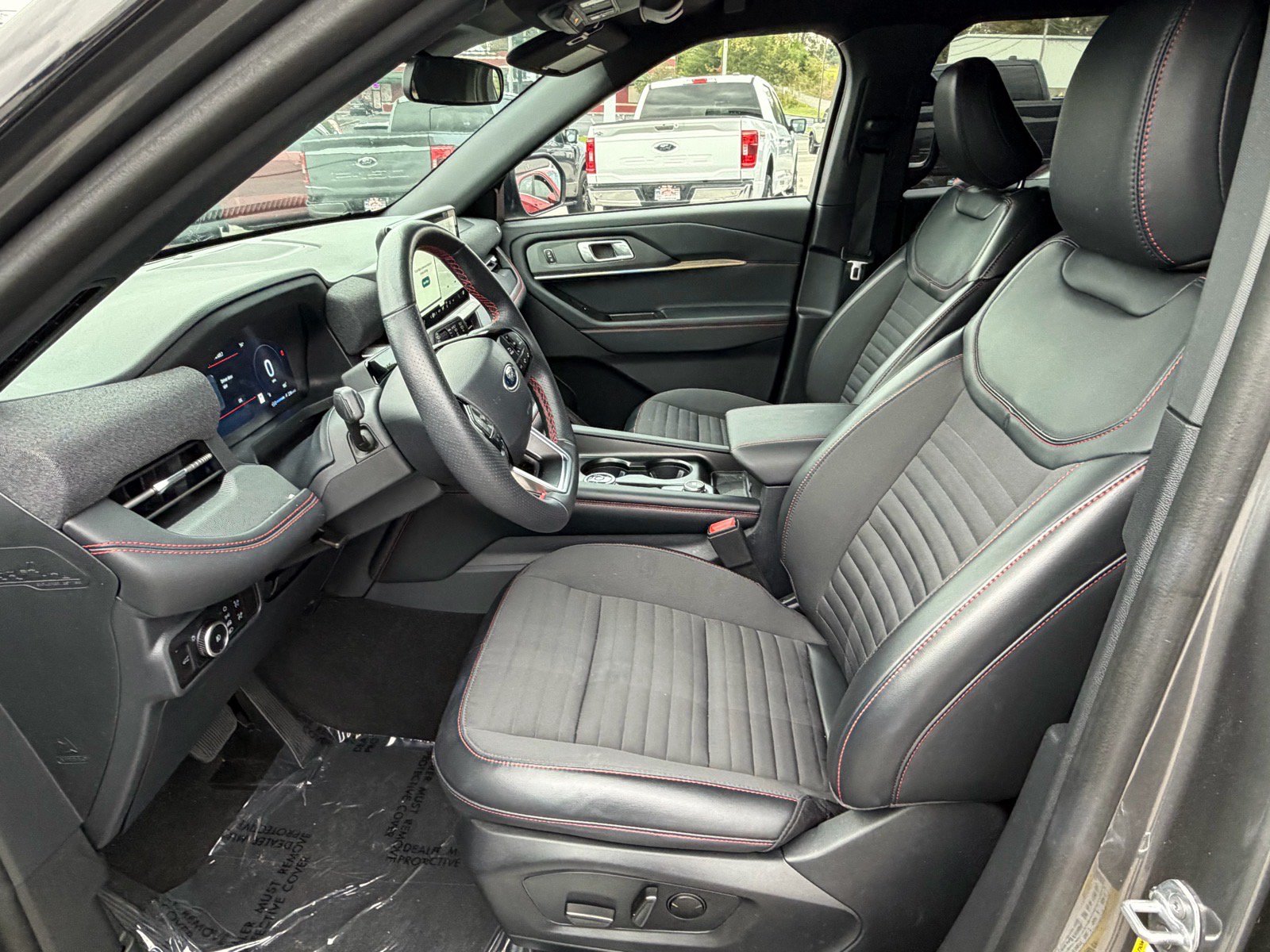 Used 2025 Ford Explorer ST-Line w/ ST-Line Street Pack AWD/4WD image 24