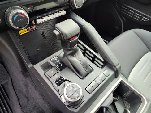 Used 2024 Toyota Tacoma TRD Off-Road image 13