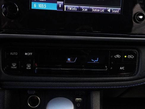 Used 2019 Toyota Corolla SE image 38