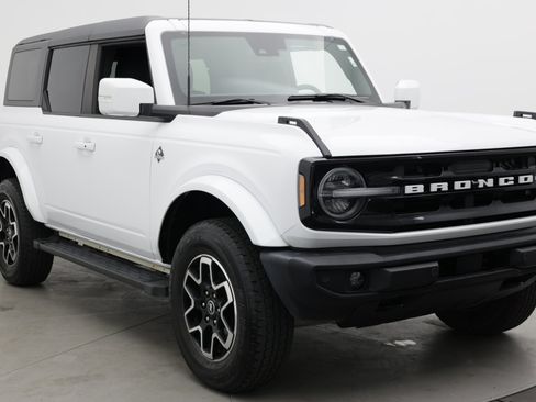 Used 2024 Ford Bronco Outer Banks AWD/4WD image 3